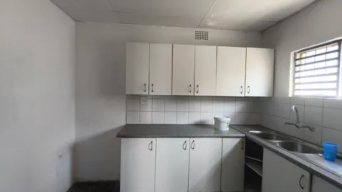 Retail-Space-To-Let-in-Primrose (7)